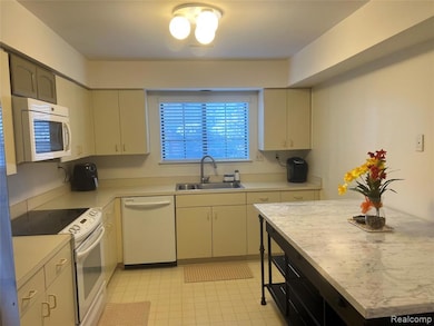 29726 Pine Ridge Cir unit 4, Farmington Hills, MI 48331 - photo 7