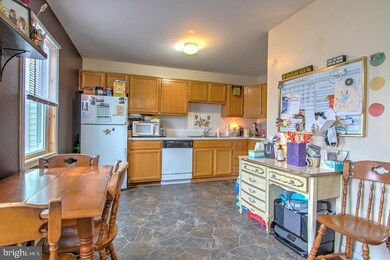 217 Bartlett St, Reading, PA 19611 - photo 4