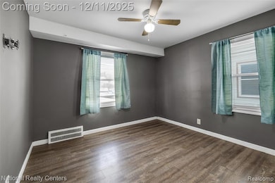 12173 Pearl St, Southgate, MI 48195 - photo 6