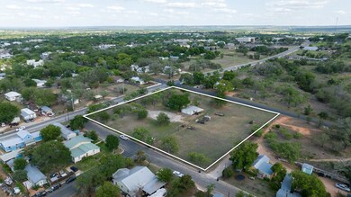 528 S Milam St, Fredericksburg, TX 78624 - photo 4