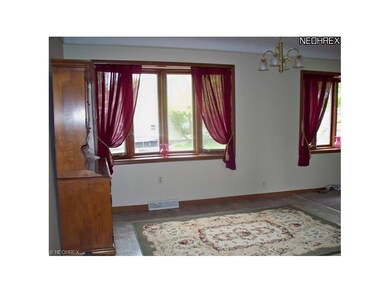 Sunny dining room w/ bay windows, newer flooring.
