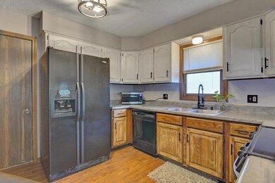 906 Breann Ct, Nixa, MO 65714 - photo 2