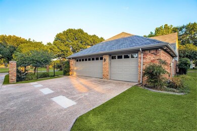 HUGE 3 car garage