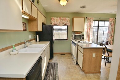 Eat-in Kitchen