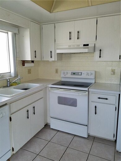 5491 Lemon Tree Ln N unit 4, Pinellas Park, FL 33782 - photo 5