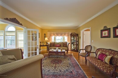 004_LIVING ROOM
