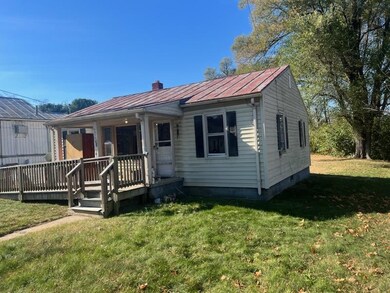 1709 N Delphine Ave, Waynesboro, VA 22980 - photo 2