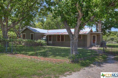 743 Albert St, New Braunfels, TX 78130 - photo 2