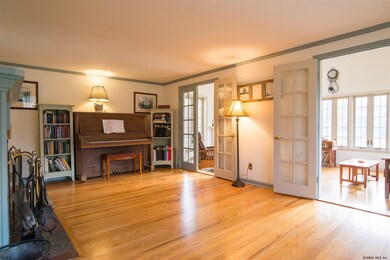 9 Mayfair Dr, Slingerlands, NY 12159 - photo 5