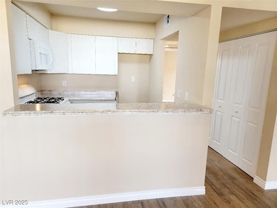 1450 Hialeah Dr unit D, Las Vegas, NV 89119 - photo 5