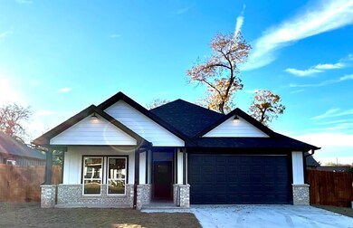 405 N Holman St, Decatur, TX 76234 - photo 3