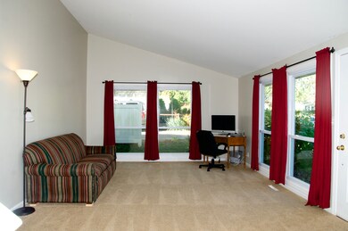 1711 Queens Ct, Carpentersville, IL 60110 - photo 4