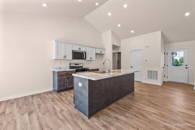 715 Apple Valley Rd, Harvard, IL 60033 - photo 4