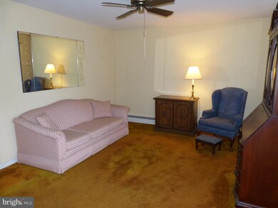 821 Bobwhite Ln, Secane, PA 19018 - photo 6