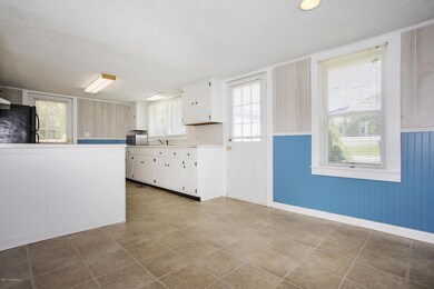 6-dining and kitchen
