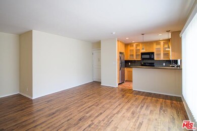 435 S Palm Dr unit 8, Beverly Hills, CA 90212 - photo 2