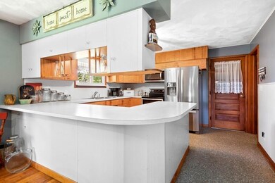 07_11975PuckerStreet_5_Kitchen_LowRes