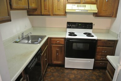 31 Lodgen Ct unit 4B, Malden, MA 02148 - photo 5