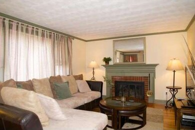 24 Forest St, Saugus, MA 01906 - photo 4