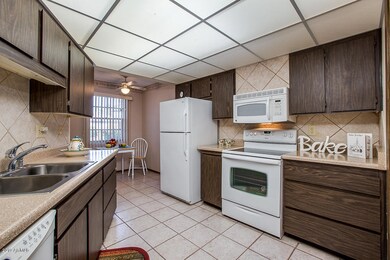 10568 W Palmeras Dr, Sun City, AZ 85373 - photo 3