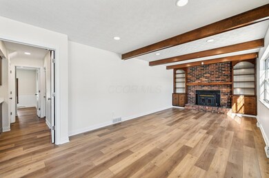 5-web-or-mls-Hickory Hill Dr-005