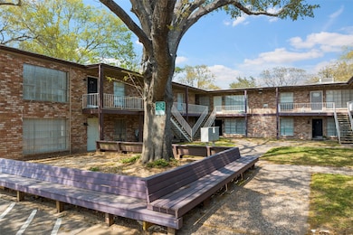 7510 Shadyvilla Ln unit 23, Houston, TX 77055 - photo 2