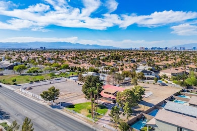Birds eye view of property featuring a residential view and a mountain view