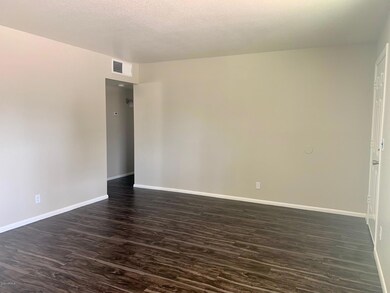 4_Living Room
