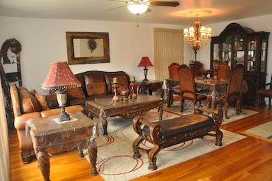 9153 E Prairie Rd, Evanston, IL 60203 - photo 7