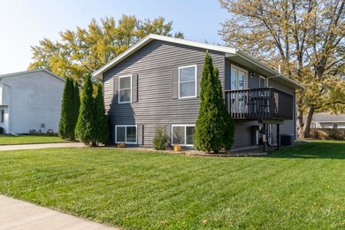 5814 Daisy Dr, Waterloo, IA 50701 - photo 2