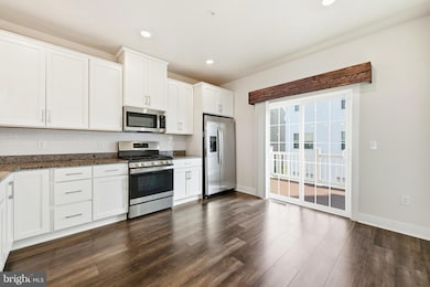 127 Gaslight Aly, Bensalem, PA 19020 - photo 6