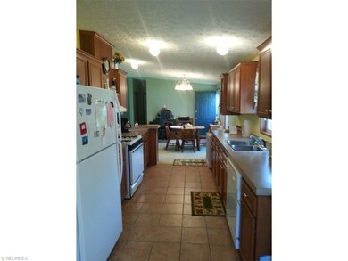 731 Community Rd, Sheffield Lake, OH 44054 - photo 4