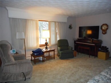 612 Phillips Dr, Anderson, IN 46012 - photo 2