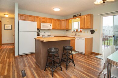 4028 Jill Dr, Waterloo, IA 50701 - photo 7