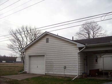1089 SE B St, Linton, IN 47441 - photo 6