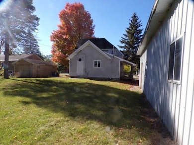 704 W Huron Ave, Vassar, MI 48768 - photo 4