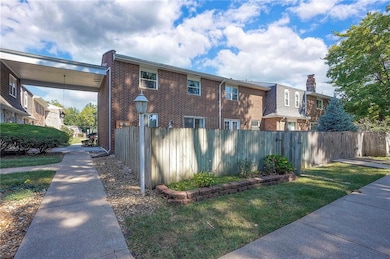 10009 W 95th St, Overland Park, KS 66212 - photo 2