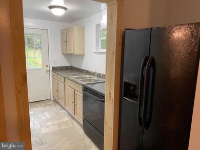 1499 Valley Rd unit . D, Berkeley Springs, WV 25411 - photo 4