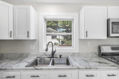 16-726-E-Gier-St-WindowStill-Real-Estate