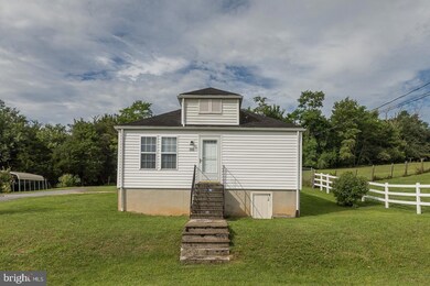 755 Ash St, Strasburg, VA 22657 - photo 2