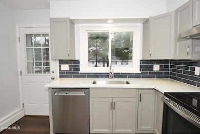 49 Delafield Dr, Albany, NY 12205 - photo 5