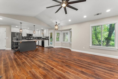 Living rm to Kitchen
