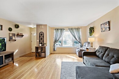 unlisted-address, Chicago, IL 60659 - photo 2