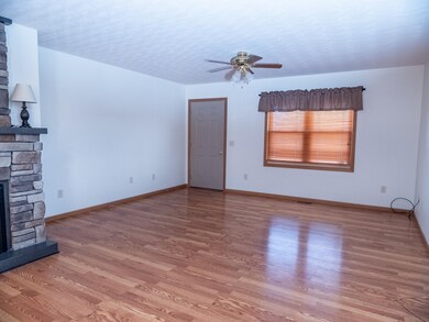 411 Eastown Dr, Wapakoneta, OH 45895 - photo 6