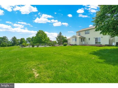 909 Cross Rd, Schwenksville, PA 19473 - photo 4