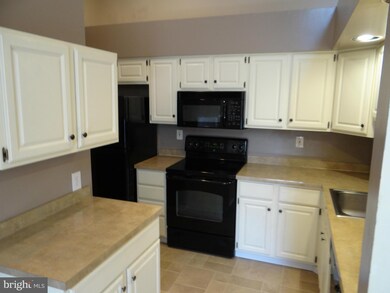 12209 Eagles Nest Ct unit J, Germantown, MD 20874 - photo 5