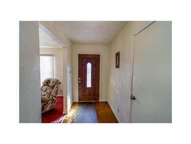 Entry/Foyer.