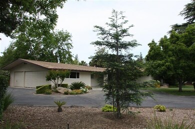 Loads of parking in addition to the 3 car garage!