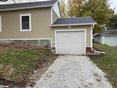 407 E Mills St, Creston, IA 50801 - photo 3