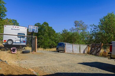 9757 Blackwell Rd, Central Point, OR 97502 - photo 2